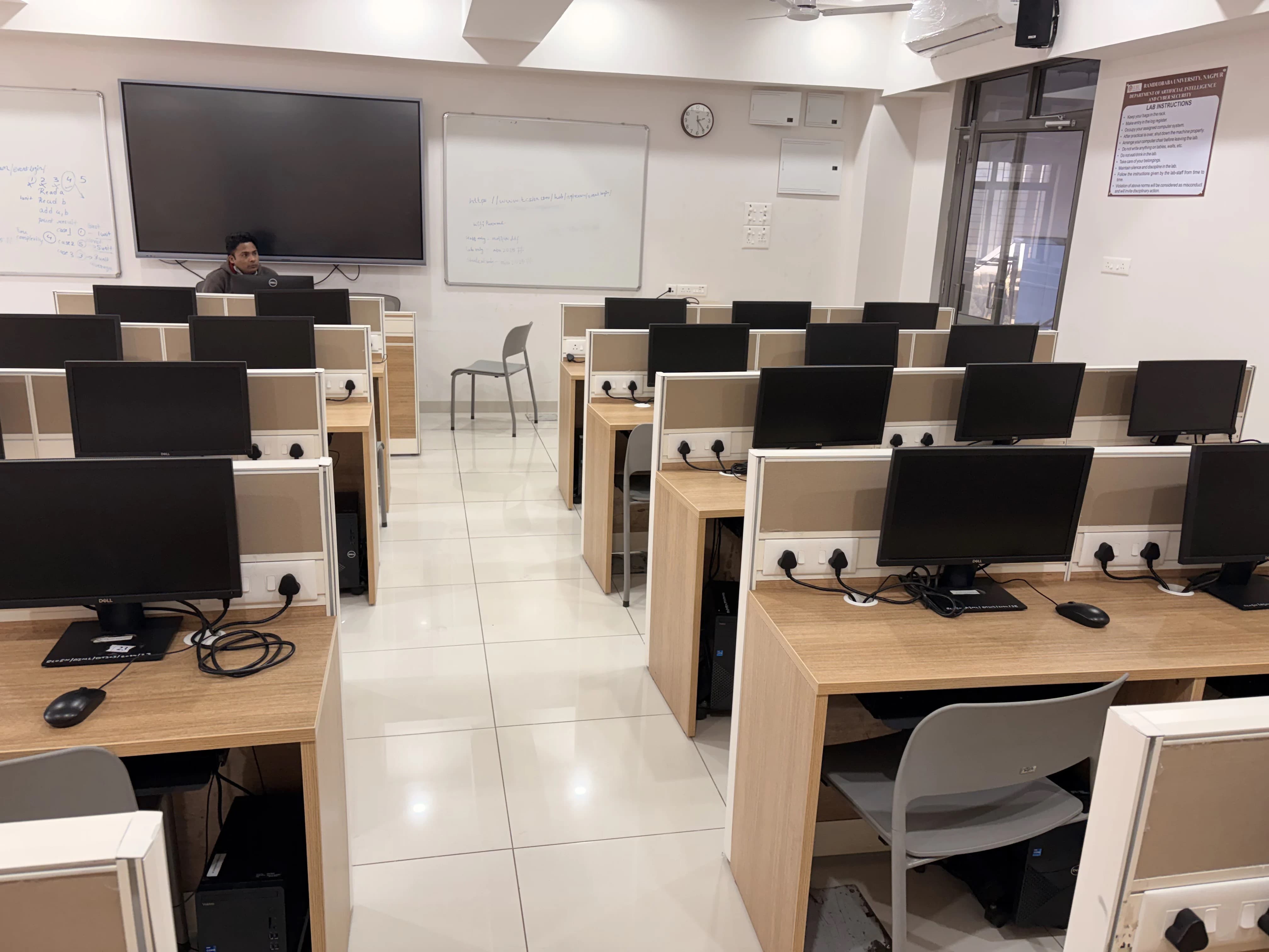 Ramdeobaba University Academic Building photo 8